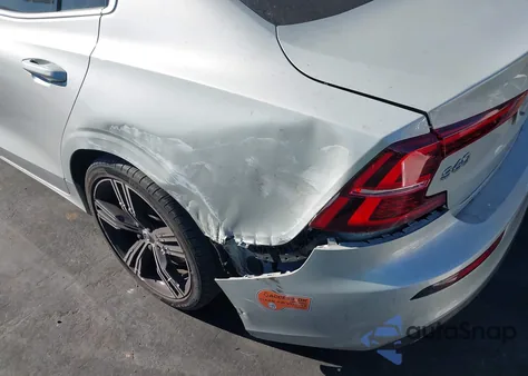 2019 Volvo S60 Hybrid T8 Inscription из США, поврежденный, VIN 7JRBR0FL3KG010470